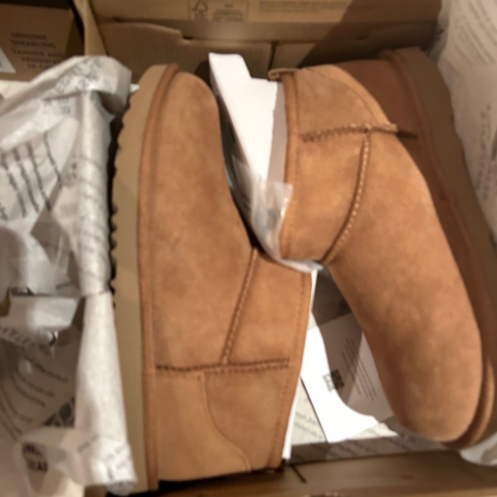 UGG Unisex-Child Classic Ultra Mini Fashion Boot